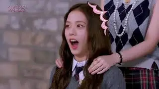 Jennie's cute lap dance to Jisoo 