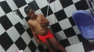 Menino nu