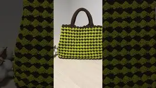 Шоколад и неоновый лайм - как вам такое сочетание? Ссылка на МК в описании #crochetbag #вяжемвместе