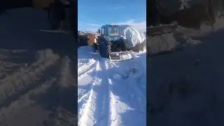 Трактор , МТЗ , зима , жизнь в деревне , толкаем снег, сугробы, намело , кайф, деревенский вайб