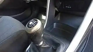 Desmontar pomo palanca de cambios paso a paso / Remove gear shift knob