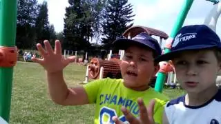 Как Севка залазит на кольца
