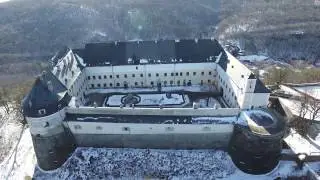 HRAD ČERVENÝ KAMEŇ (4K)