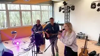 Lady Gaga und Bradley Cooper  - Shallow - Cover von Der Kellerband feat, Jo Marie