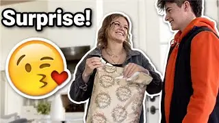 Giving My Girlfriend A Gift! | Girlfriend Christmas Gift Ideas