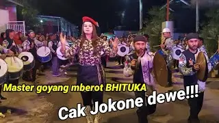 Goyang mberot Cak Joko senior dari Desa Sukolilo Jabung.pasukan kabaret merah BHITUKA menyala.