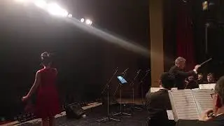 «Грустить не надо»   М. Блантер, В. Масс, поет Варвара Убель.