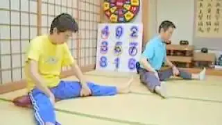 ニューストレッチプログラム⑦～足を180度開けるかい？（あべこべ体操）