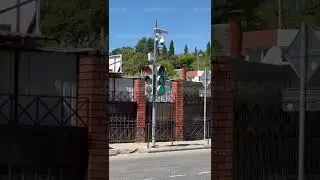200 секунд ожидания: В Сочи новый светофор в поселке Кудепста работает в весьма странном режиме