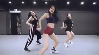 Песня и танец  Hey Mama