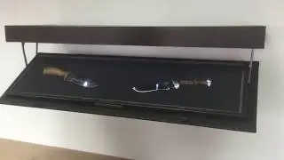 Полка для скрытого хранения коллекции ножей