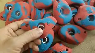 зацепы для скалодрома компании скалодромы Жужа можно купить на любом маркетплейсе.