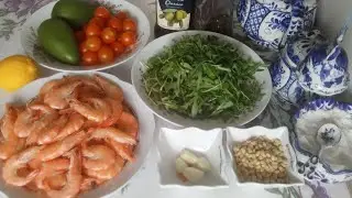 Салат с креветками и авокадо
