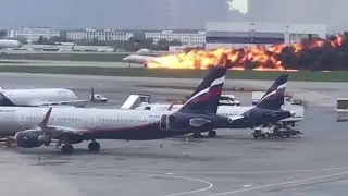 В шереметьево при посадке загорелся самолет