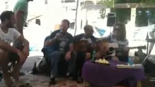 הדג נחש בביקור במאהל המחאה בקרית שמונה שיר נחמה