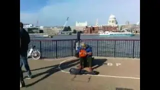 RIVER THAMES STREET BUSKER