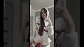 Сестренка внезапно включила видео, когда я одевалась😳 inst: aruzhanm.z (там я общаюсь с вами)
