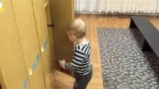 Стивка в бегает в раздевалке