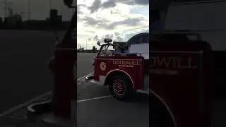 American LaFrance 1952 Fire Truck Oldtimer starts with sirene