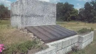Просте українське село.