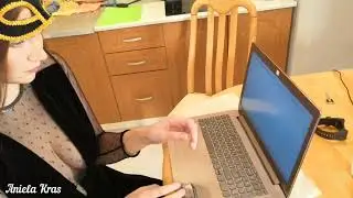 Aniela works at the computer