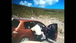 Китаец забыл поставить автомобиль на ручник   ЯПлакалъ