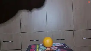 Я почистил апельсинку...