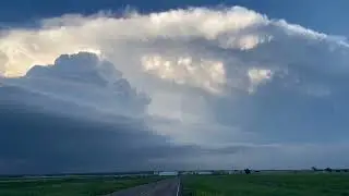 Shelf Cloud Forms Over Tornado-Warned Texas