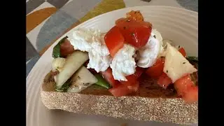 Classic Tomato and Mozzarella Bruschetta Delight