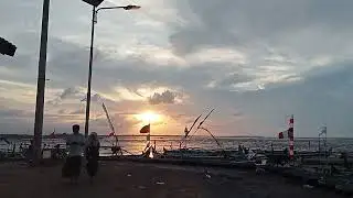 Matahari terbenam di pantai