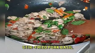 Rice topped with stir-fried pork basil 🍽 #shorts #thaifood