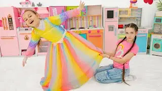 Nicole dan Milana belajar cara berkompromi dan berbagi saat mereka menginginkan gaun yang sama