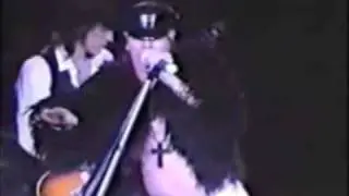 Axl Rose Attacks!  St. Louis Riot 1991