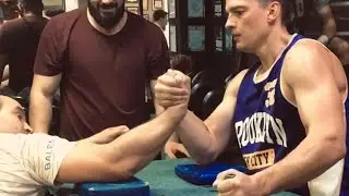 Почему ломается рука в армрестлинге, опасное положение #armwrestling #education #shorts #reels