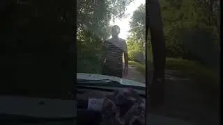 Пьяные неадекваты напали на автомобиль в п.Муратовка.