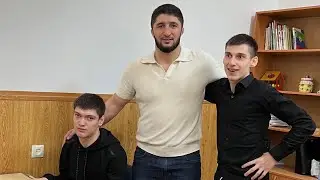 Абдулрашид Садулаев зашел в гости к школьникам с диагнозом ДЦП