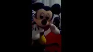 Ivancito imitando a Mickey