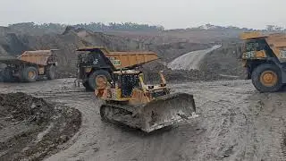 SLIPPERY ROAD | HEAVY EQUIPMENT IN ACTION AFTER RAIN