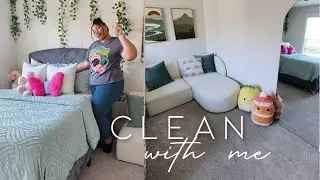 Clean with Me - Cleaning my Tween Daughter's Room