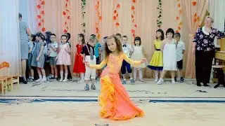 А у мамы а у мамы,самые добрые глаза