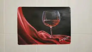 Бокал вина на красном шелке