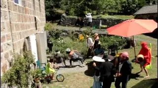 Grandma starts the Harlem Shake !