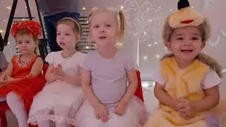 Новогодний утренник группы Зайчики