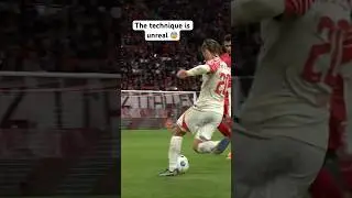 Crazy technique by Xavi 🤯