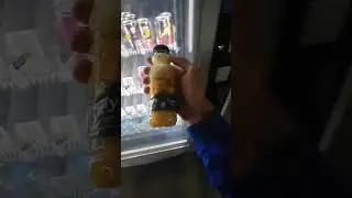 Купляю сок з автомата