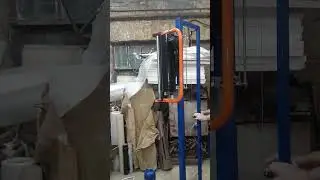 Паллетайзер с ручной лебёдкой для подъёма диспенсера с рулоном стретч плёнки. А что, так можно было?