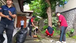 PEMBERSIHAN DEPAN AULA KAMPUS KRESNA