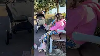 I invited Mia to go skating on the beach 🏝️🛼 
