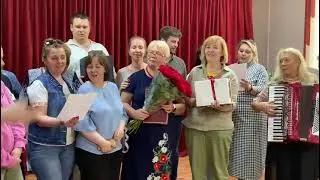 В юбилей уважаемого сотрудника Ирины Германовны поем  о дружбе - "Береза", аккордеон Елена Леменкова