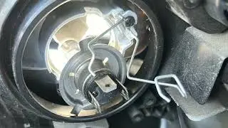 How can I replace the Headlight of Honda HRV 2018 ?